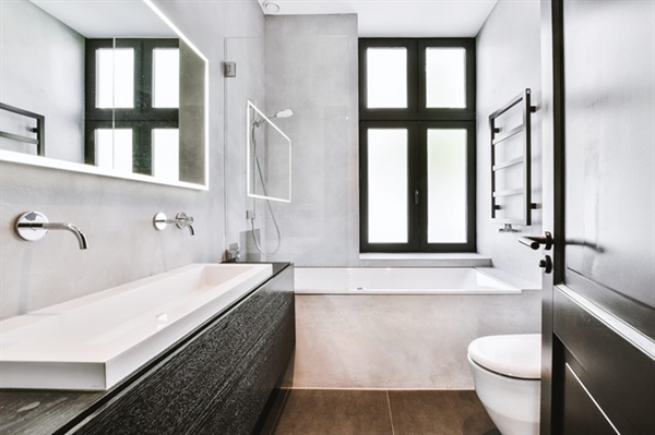 How Can You Design a Bathroom That Maximizes Space In a Smaller Minnesota Home?